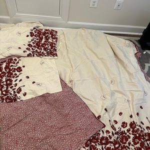 DKNY QUEEN SIZE DUVET COVER PLUS 2 shams